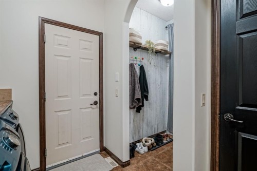 203 Sunset Circle, Cochrane, AB - Indoor Photo Showing Other Room