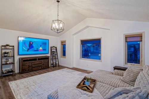 203 Sunset Circle, Cochrane, AB - Indoor Photo Showing Living Room