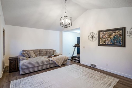 203 Sunset Circle, Cochrane, AB - Indoor