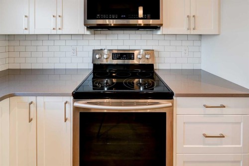 8036 Masters Boulevard, Calgary, AB - Indoor Photo Showing Kitchen