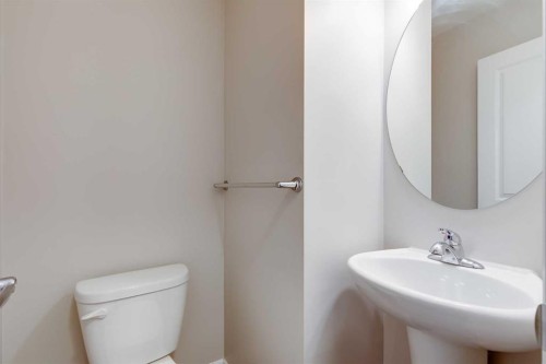 509-121 Copperpond Common Se, Calgary, AB - Indoor Photo Showing Bathroom