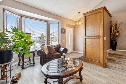 16 Bedwood Rise Ne, Calgary, AB - Indoor Photo Showing Living Room
