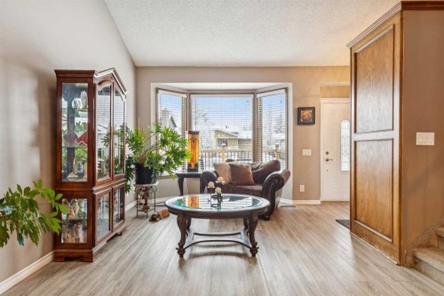 16 Bedwood Rise Ne, Calgary, AB - Indoor Photo Showing Living Room