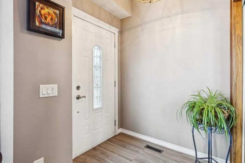 16 Bedwood Rise Ne, Calgary, AB - Indoor Photo Showing Other Room