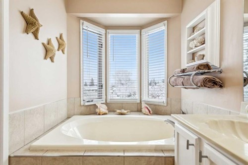 16 Bedwood Rise Ne, Calgary, AB - Indoor Photo Showing Bathroom