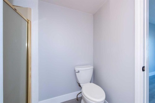 13 Martingrove Court Ne, Calgary, AB - Indoor Photo Showing Bathroom