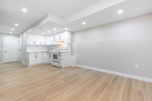 7277 Laguna Way Ne, Calgary, AB - Indoor Photo Showing Kitchen