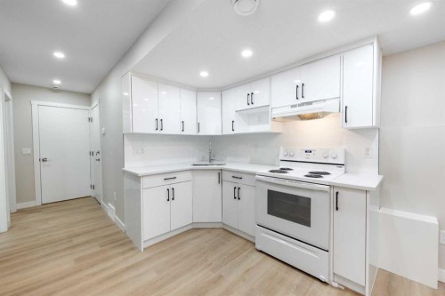 7277 Laguna Way Ne, Calgary, AB - Indoor Photo Showing Kitchen