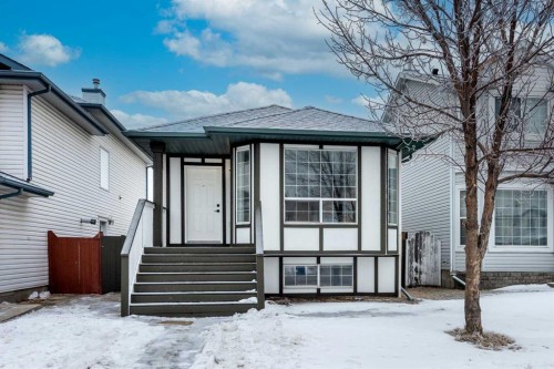 7277 Laguna Way Ne, Calgary, AB - Outdoor