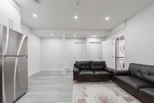 8888 Cityscape Drive Ne, Calgary, AB - Indoor Photo Showing Living Room