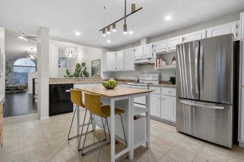 643 Strathcona Drive Sw, Calgary, AB - Indoor