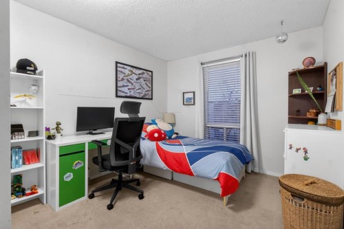 643 Strathcona Drive Sw, Calgary, AB - Indoor Photo Showing Bedroom