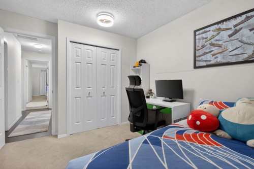 643 Strathcona Drive Sw, Calgary, AB - Indoor Photo Showing Other Room