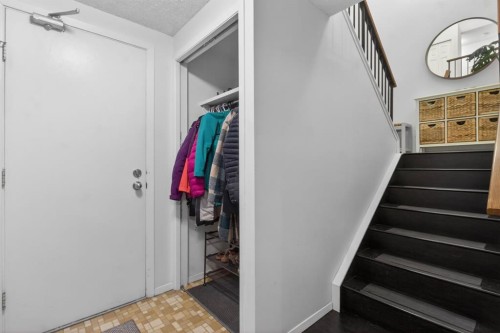 643 Strathcona Drive Sw, Calgary, AB - Indoor