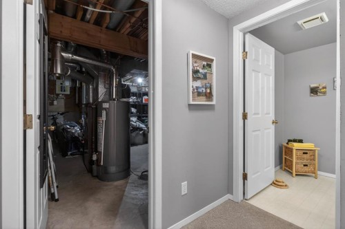 643 Strathcona Drive Sw, Calgary, AB - Indoor Photo Showing Other Room