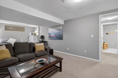 643 Strathcona Drive Sw, Calgary, AB - Indoor Photo Showing Living Room