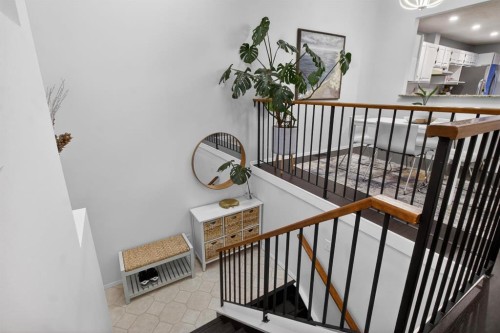 643 Strathcona Drive Sw, Calgary, AB - Indoor Photo Showing Other Room