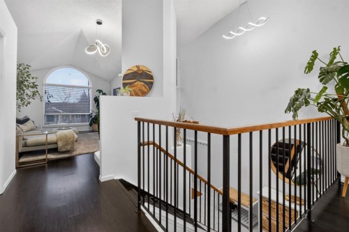 643 Strathcona Drive Sw, Calgary, AB - Indoor Photo Showing Other Room