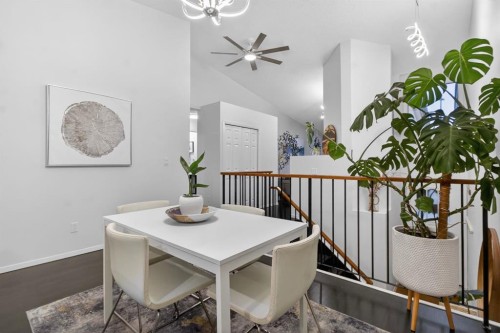 643 Strathcona Drive Sw, Calgary, AB - Indoor Photo Showing Dining Room