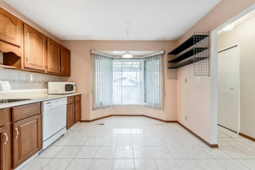 24 Templeson Road Ne, Calgary, AB - Indoor Photo Showing Kitchen