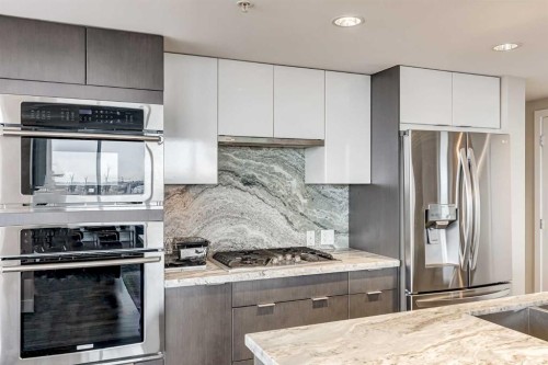 1802-519 Riverfront Avenue Se, Calgary, AB - Indoor Photo Showing Kitchen With Upgraded Kitchen