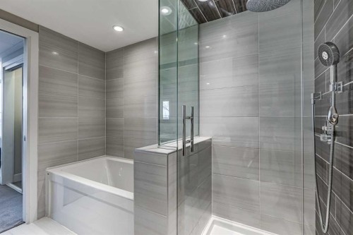 1802-519 Riverfront Avenue Se, Calgary, AB - Indoor Photo Showing Bathroom