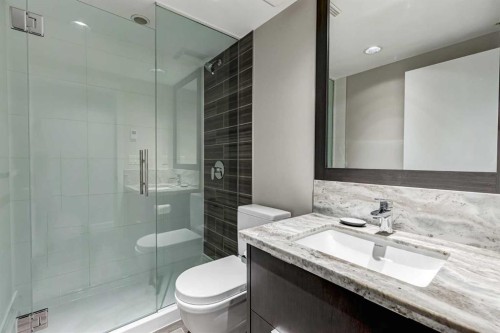 1802-519 Riverfront Avenue Se, Calgary, AB - Indoor Photo Showing Bathroom