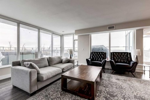1802-519 Riverfront Avenue Se, Calgary, AB - Indoor Photo Showing Living Room