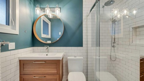 13008 Bonaventure Drive Se, Calgary, AB - Indoor Photo Showing Bathroom