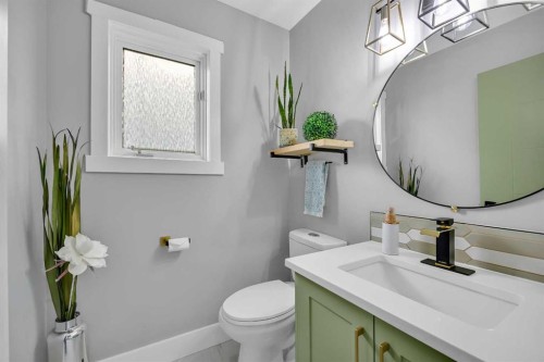 122 Hawkstone Drive Nw, Calgary, AB - Indoor Photo Showing Bathroom