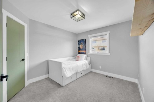 122 Hawkstone Drive Nw, Calgary, AB - Indoor Photo Showing Bedroom