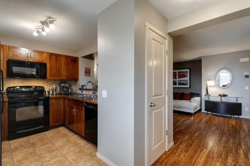 48 Sage Valley Drive Nw, Calgary, AB - Indoor Photo Showing Kitchen