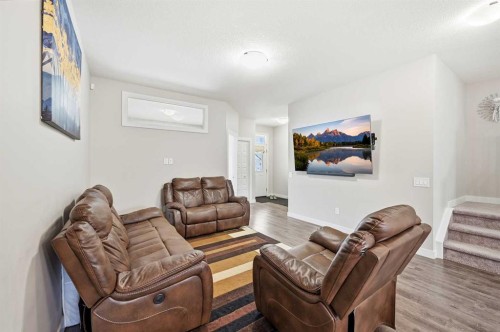 4 Cornergate Place Ne, Calgary, AB - Indoor Photo Showing Living Room