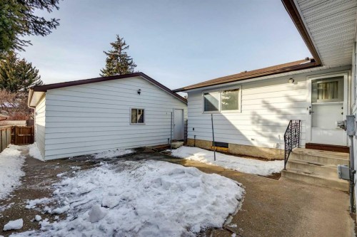 272 Thames Close Nw, Calgary, AB - Outdoor With Exterior