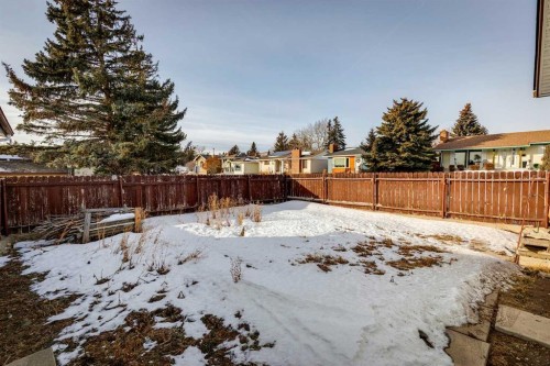 272 Thames Close Nw, Calgary, AB - Outdoor
