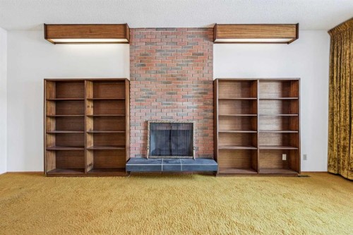 272 Thames Close Nw, Calgary, AB - Indoor With Fireplace