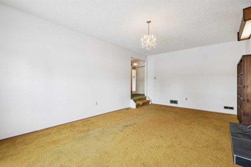 272 Thames Close Nw, Calgary, AB - Indoor Photo Showing Other Room