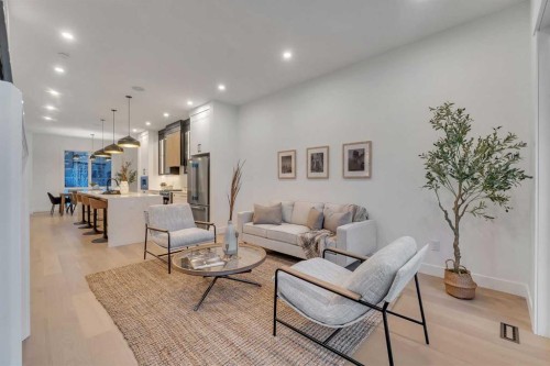 223 29 Avenue Nw, Calgary, AB - Indoor Photo Showing Living Room