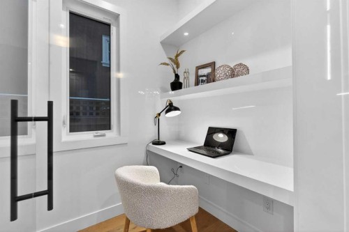 223 29 Avenue Nw, Calgary, AB - Indoor Photo Showing Office