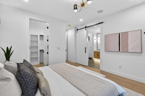 223 29 Avenue Nw, Calgary, AB - Indoor Photo Showing Bedroom