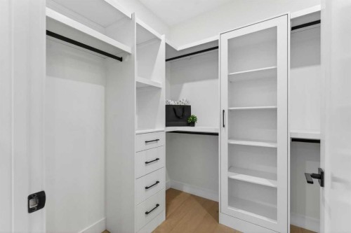223 29 Avenue Nw, Calgary, AB - Indoor With Storage