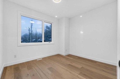 223 29 Avenue Nw, Calgary, AB - Indoor Photo Showing Other Room