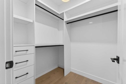 223 29 Avenue Nw, Calgary, AB - Indoor Photo Showing Other Room