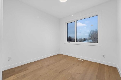 223 29 Avenue Nw, Calgary, AB - Indoor Photo Showing Other Room