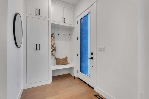 223 29 Avenue Nw, Calgary, AB - Indoor Photo Showing Other Room