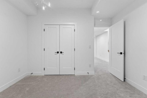 223 29 Avenue Nw, Calgary, AB - Indoor Photo Showing Other Room