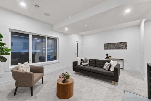 223 29 Avenue Nw, Calgary, AB - Indoor