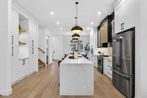 223 29 Avenue Nw, Calgary, AB - Indoor Photo Showing Kitchen With Stainless Steel Kitchen With Upgraded Kitchen