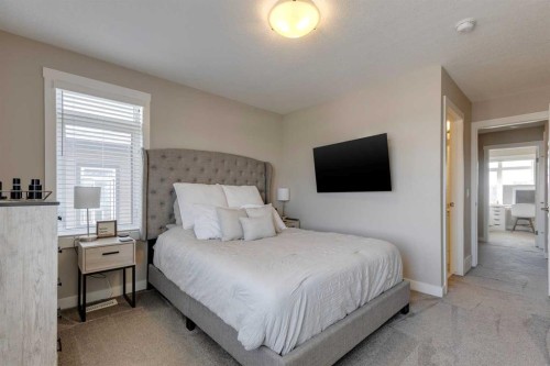 19 Sage Bluff Gate Nw, Calgary, AB - Indoor Photo Showing Bedroom