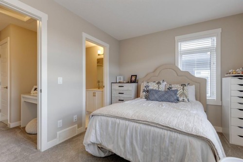 19 Sage Bluff Gate Nw, Calgary, AB - Indoor Photo Showing Bedroom